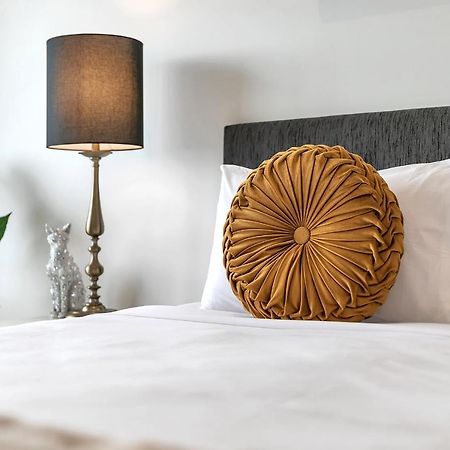 Corporate Gem + Rooftop Pool & Spa Оукланд Екстериор снимка