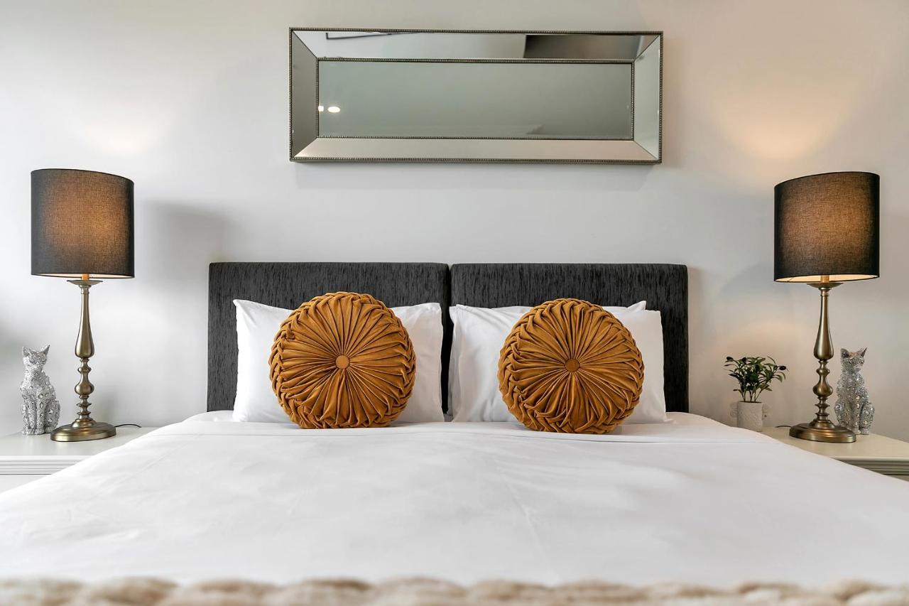 Corporate Gem + Rooftop Pool & Spa Оукланд Екстериор снимка