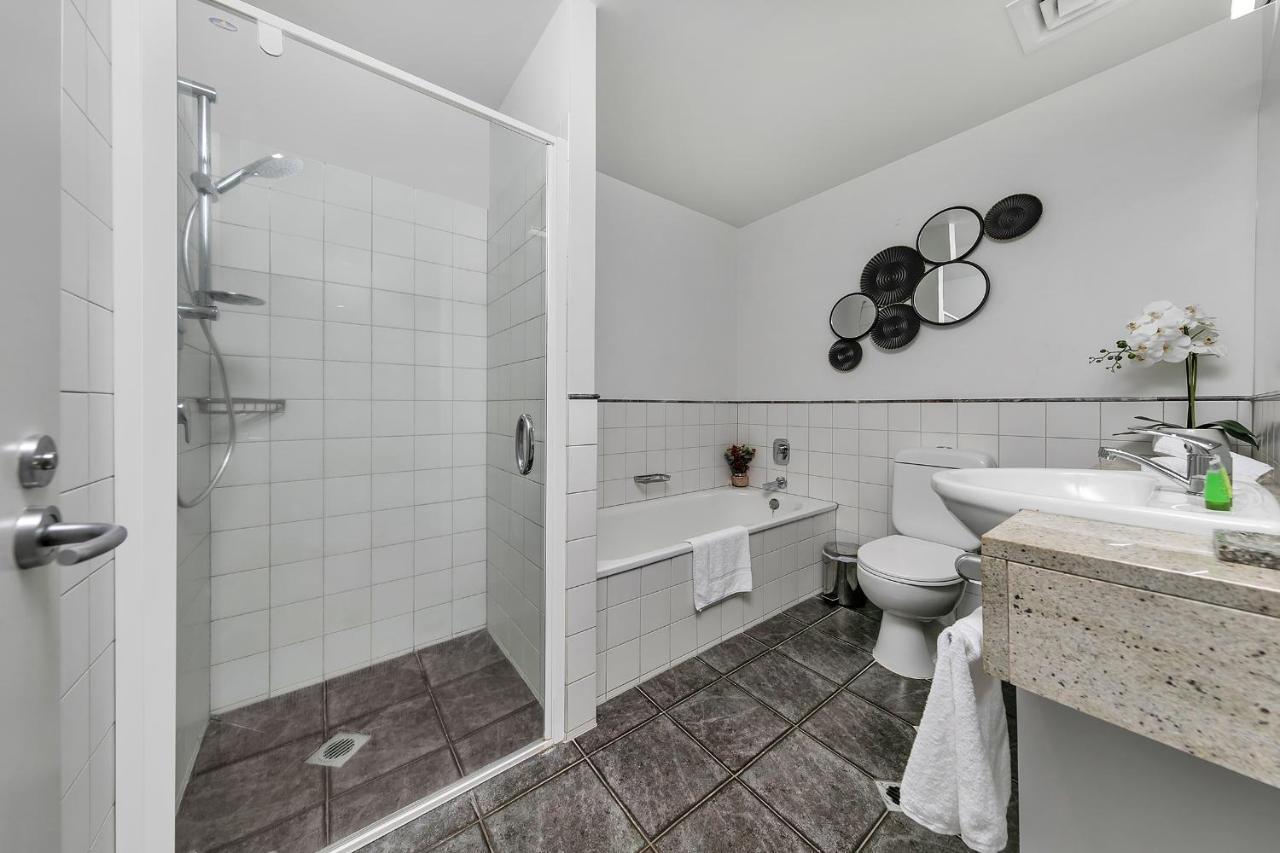 Corporate Gem + Rooftop Pool & Spa Оукланд Екстериор снимка