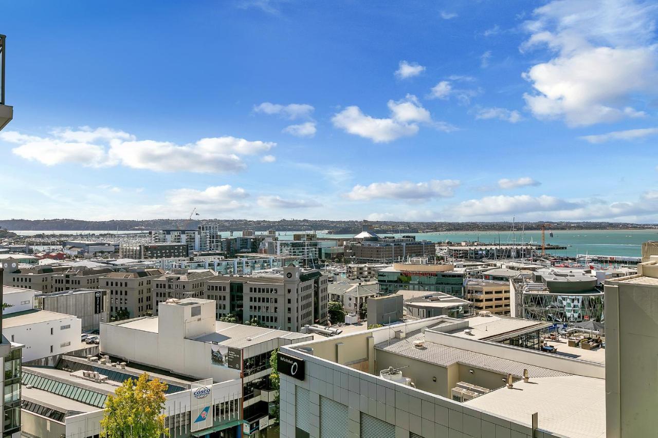 Corporate Gem + Rooftop Pool & Spa Оукланд Екстериор снимка